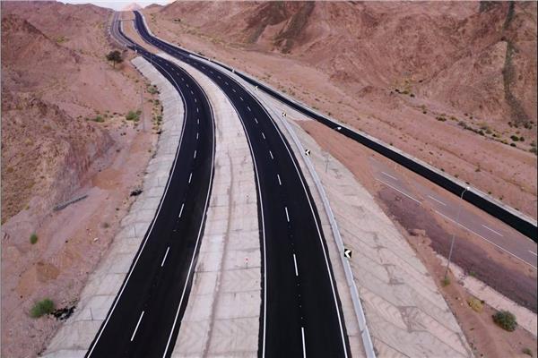 تنفيذ مشروعات عملاقة بأرض الفيروز