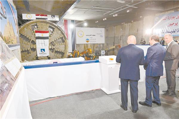 الرئيس عبدالفتاح السيسى يستمع إلى شرح حول مشروع الخط الرابع لمترو الأنفاق 