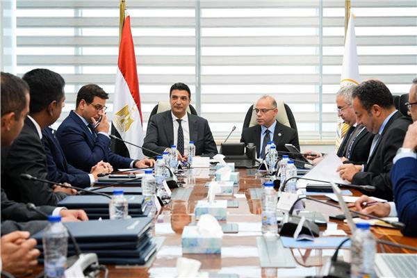 وزير الاستثمار خلال الاجتماع