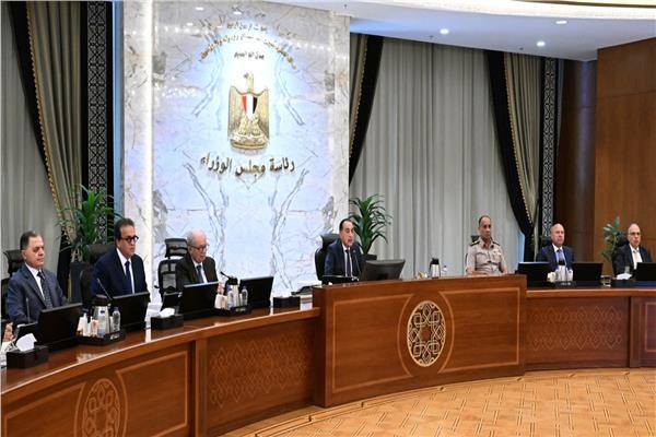 رئيس مجلس الوزراء خلال الاجتماع