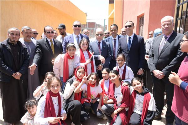 محافظ الغربية خلال الجولة 