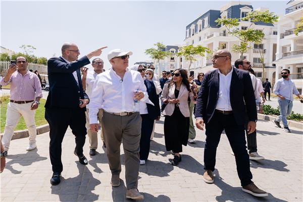 عمرو سليمان يتفقد مشروعات «ماونتن ڤيو» بالقاهرة الجديدة