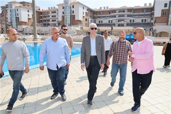 رئيس جامعة المنوفية يتفقد مجمع الرياضات المائية