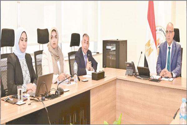 د. هانى سويلم خلال اجتماعه مع لجنة حماية التراث المائى