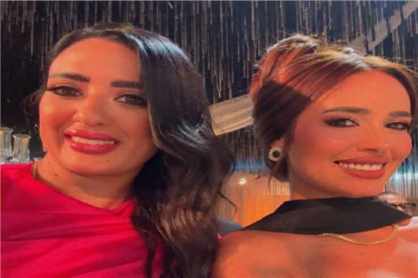 رنا سماحة والإعلامية سيرا إبراهيم