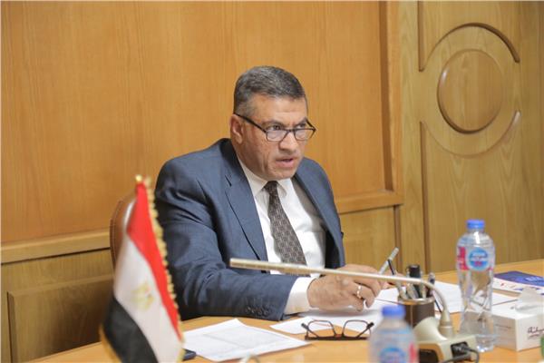 محافظ قنا