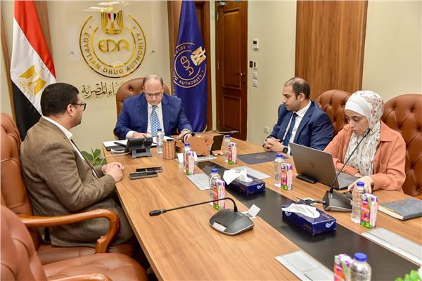 مذكرة تفاهم مع مدير الجهة التنظيمية الأنجولية لتعزيز التعاون الدوائي
