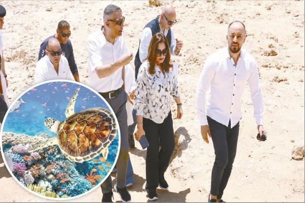 د. منال عوض خلال جولتها بمحميات أبو جالوم ونبق ورأس محمد بجنوب سيناء