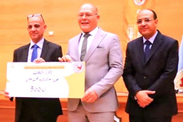 تكريم المعلم محمود عشرى فى جامعة سوهاج