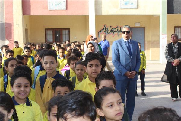مدير تعليم الجيزة خلال جولته التفقدية