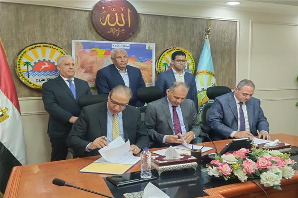 محافظ مطروح ورئيس الهيئة الوطنية للصحافة يوقعان بروتوكول تعاون