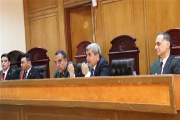 هيئة المحكمة  برئاسة المستشار عبدالمنصف إسماعيل