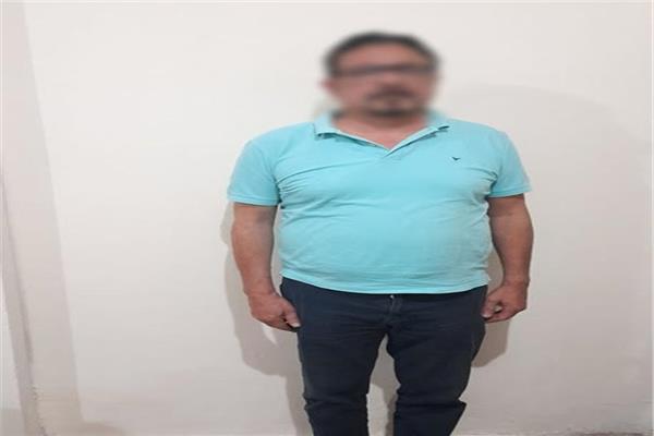 المتهم بارتكاب تصرفات غير لائقة مع إحدى التلميذات
