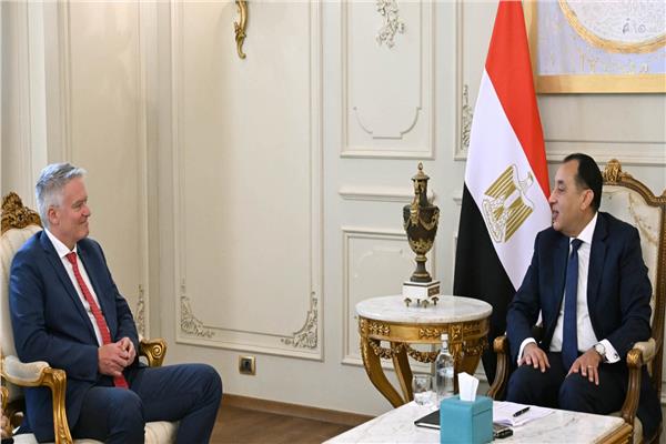 رئيس الوزراء يلتقي سكرتير عام منظمة التعاون الاقتصادي والتنمية