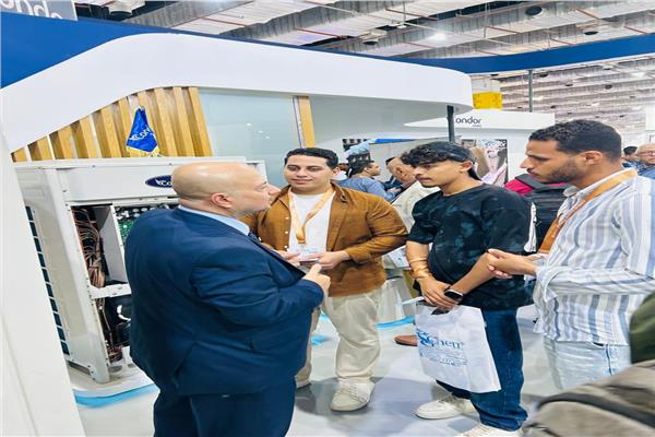 طلاب برنامج تكنولوجيا التبريد والتكييف بجامعة الدلتا التكنولوجية