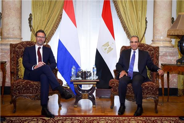 لقاء بدر عبد العاطي وزير الخارجية بشيورد فايمر وزير التجارة والتعاون الإنمائي الهولندي