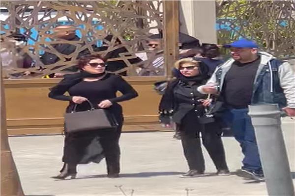 وصول لبلبة لتشييع جنازة هاني شاكر