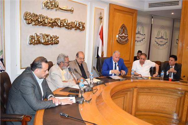 خلال الاجتماع
