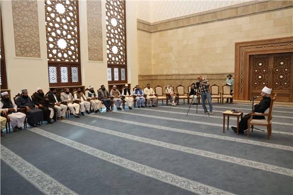 وزير الأوقاف يستقبل وفدًا من علماء باكستان بمسجد مصر 