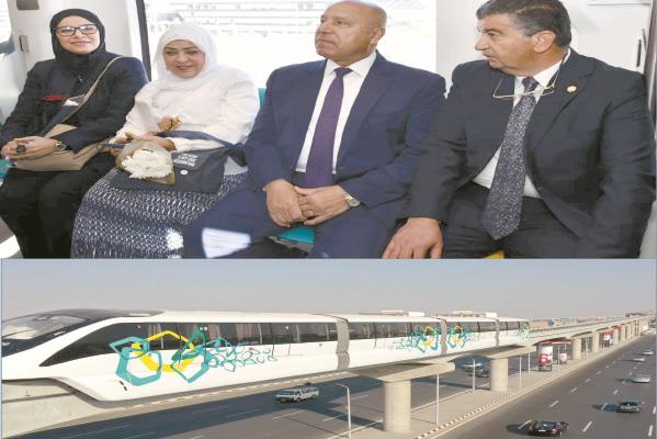 الفريق كامل الوزير وسط الركاب خلال استقلاله أول رحلة لمونوريل شرق النيل «ذاتى القيادة»