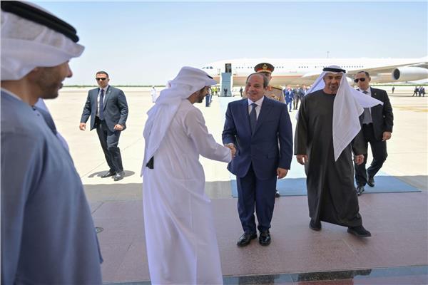 الشيخ محمد بن زايد خلال استقبال السيد الرئيس عبد الفتاح السيسي