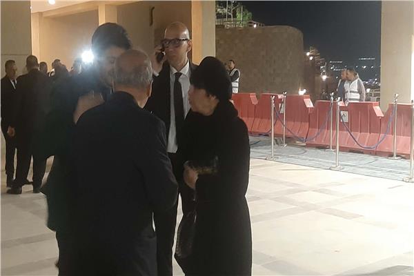 لوسي تغادر عزاء هاني شاكر بمسجد أبو شقة
