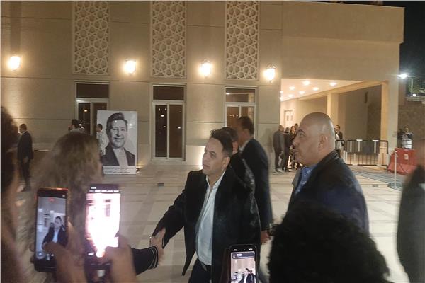 مصطفى قمر في عزاء هاني شاكر