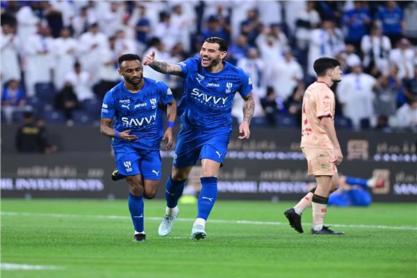 الهلال والخلود