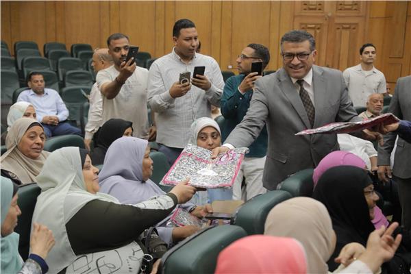 حفل توزيع جوازات السفر وملابس الإحرام، لحجاج الجمعيات الأهلية