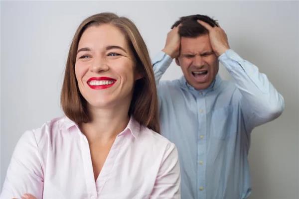 علامات تكشف أنك في علاقة مع شخص نرجسي