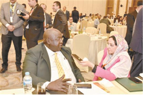 وزير خارجية أوغندا أثناء حواره مع «الأخبار»