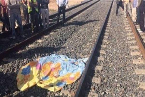  قطار الموت يخطف شابين ويمزق دراجتهم النارية بالإسماعيلية