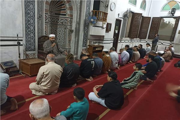 المساجد المحورية تواصل أداء رسالتها الدعوية والمجتمعية بمختلف المحافظات