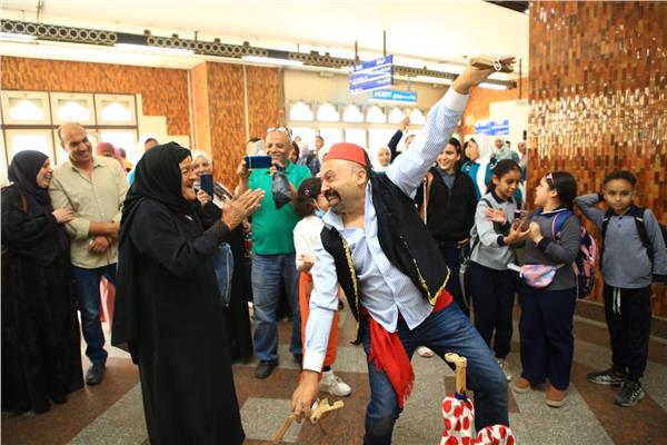  وزارتا النقل والثقافة تُبهران جمهور المترو بعروض فنية وإنسانية داخل محطة السيدة زينب
