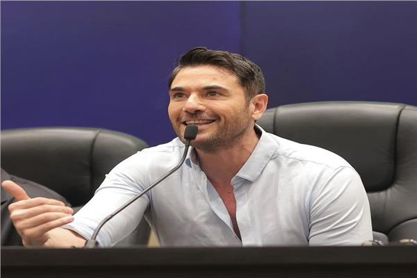 الفنان أحمد عز
