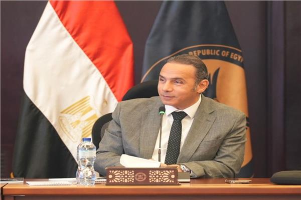 الدكتور إسلام عزام