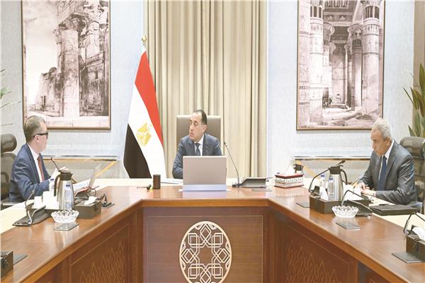 أحد لقاءات رئيس الوزراء أمس