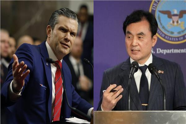 وزير الدفاع الكوري الجنوبي آن جيو-بيك ونظيره الأمريكي بيت هيجسيث