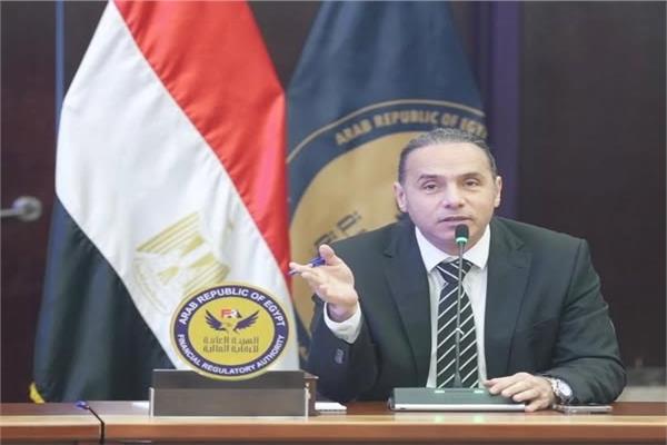  الدكتور إسلام عزام