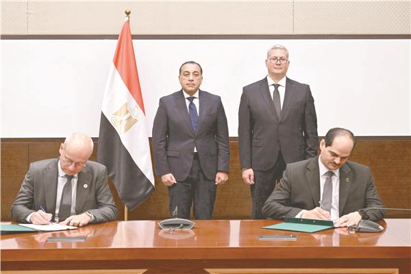 د. مصطفى مدبولى يشهد توقيع اتفاقية قطاع البترول
