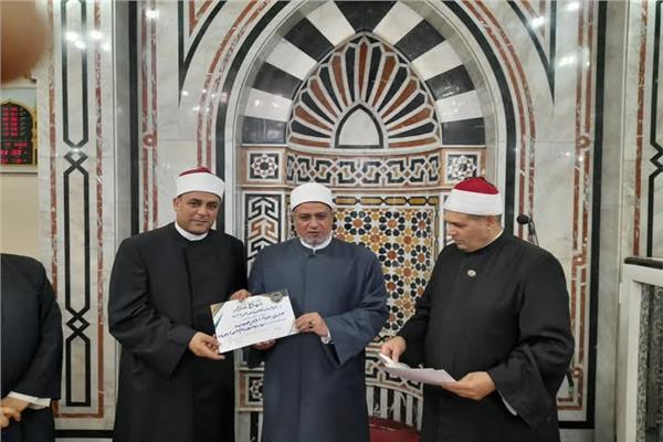 الشيخ إسماعيل أحمد إسماعيل، وكيل وزارة الاوقاف بالمحافظة