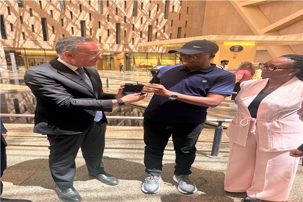 رئيس وزراء بوروندي يتفقد المتحف المصري الكبير