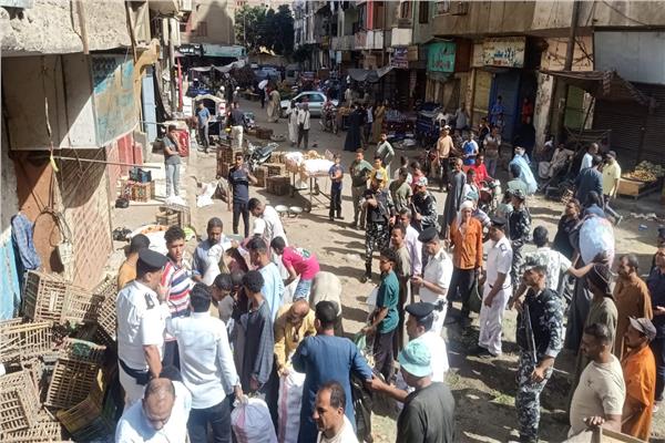 نقل الباعة الجائلين وفتح التعاقد بالسوق الحضاري بنجع حمادي