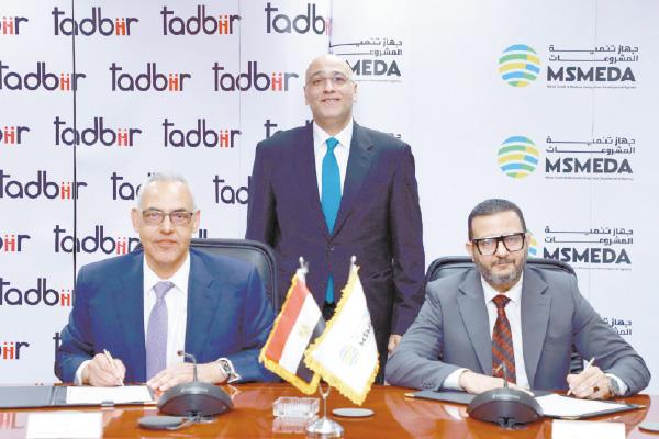 جانب من توقيع عقد المشروعات القائمة بنظام التأجير التمويلى