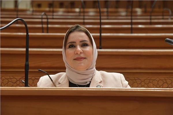 النائبة نيفين الكاتب