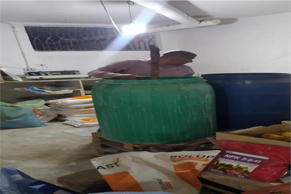 ضبط مصنع غير مرخص لإنتاج وتعبئة الأسمدة