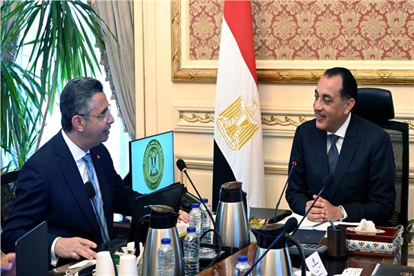 رئيس الوزراء يلتقي وزير التموين