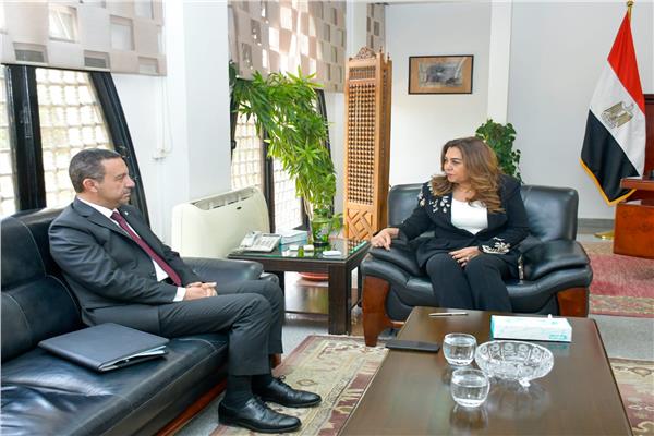 وزيرة التنمية المحلية والبيئة مع محافظ المنوفية