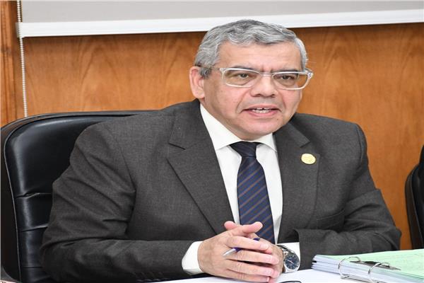 الدكتور ناصر مندور رئيس الجامعة