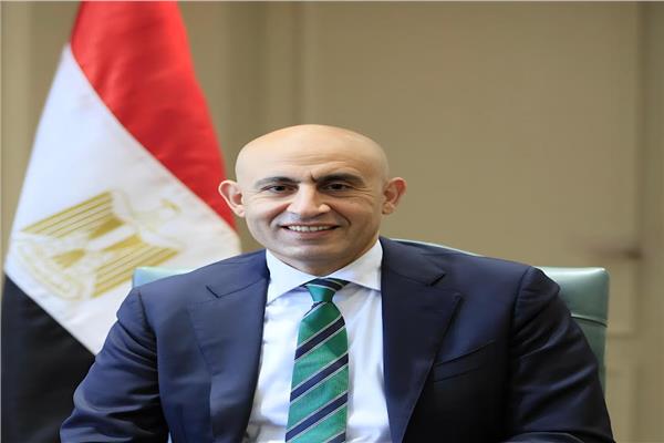 الوزير محمد عبد اللطيف